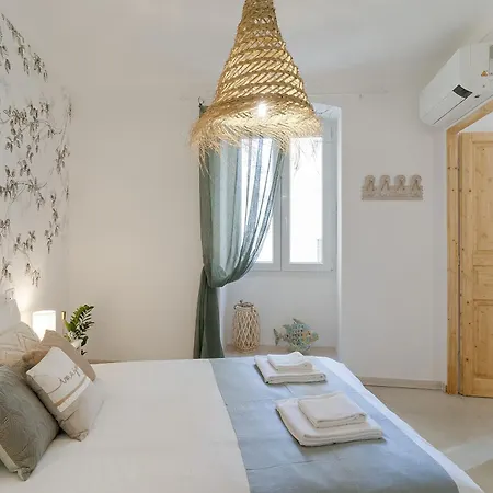 Azurea & Roomy Flat דירה