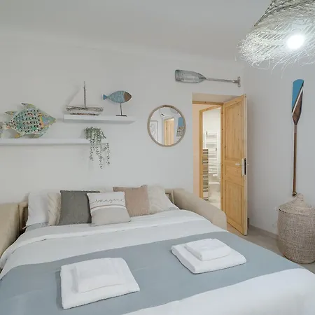 Azurea & Roomy Flat דירה *