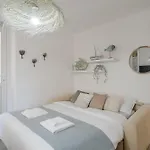 Guesthost - Azurea & Roomy Flat
