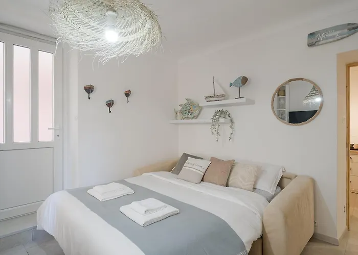 Guesthost - Azurea & Roomy Flat