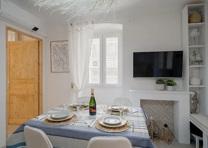 Guesthost - Azurea & Roomy Flat Sanremo